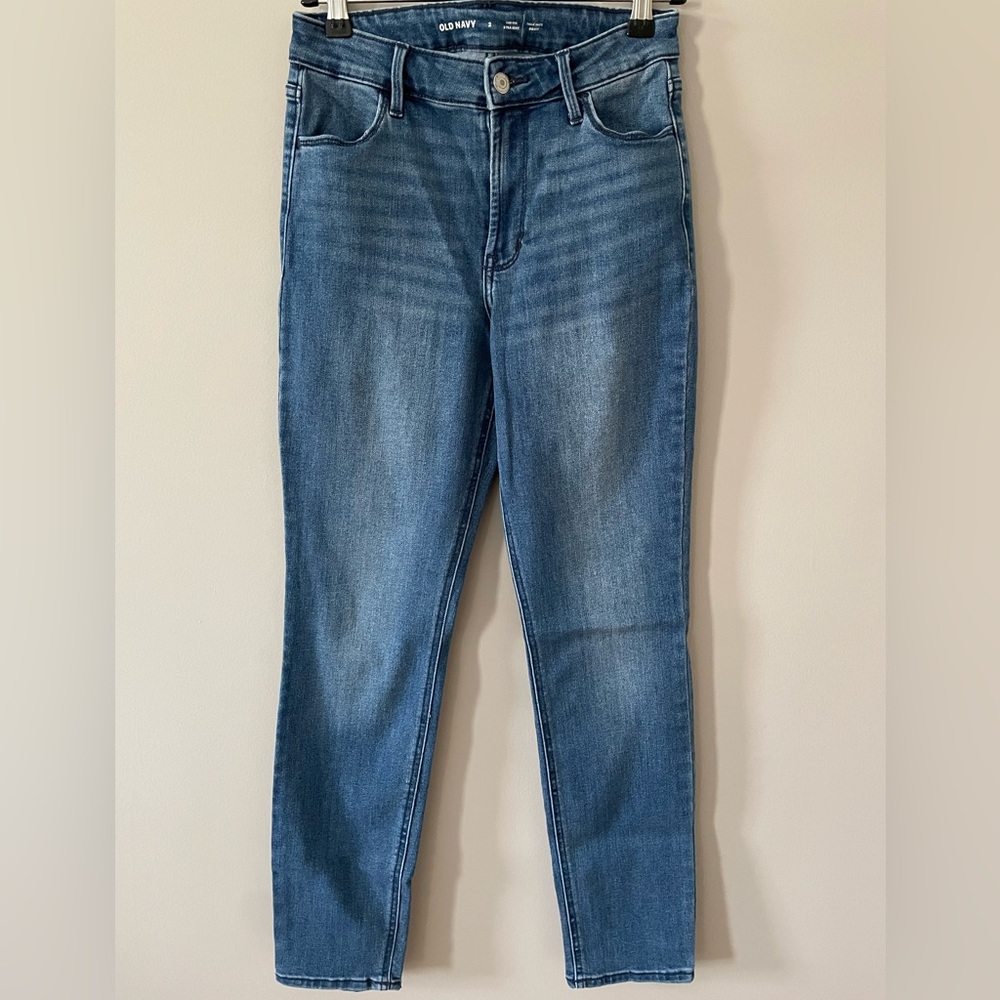 Size 2 OLD NAVY Medium Blue Straight Jeans